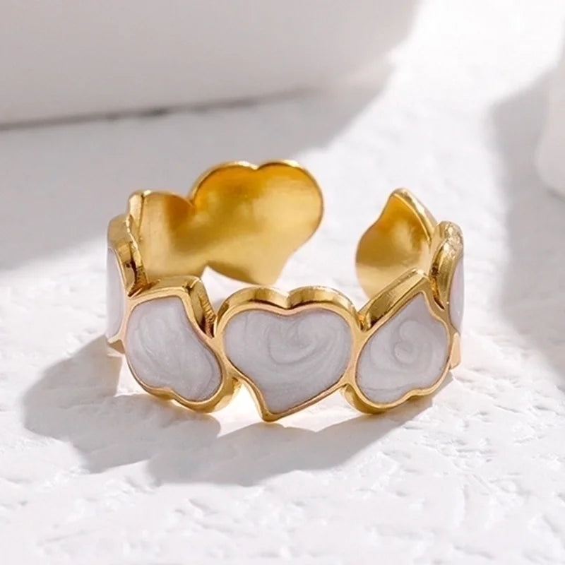 Anello con cuori bianco perlato