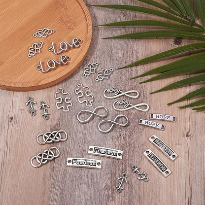 Bracciale con lettera e simboli